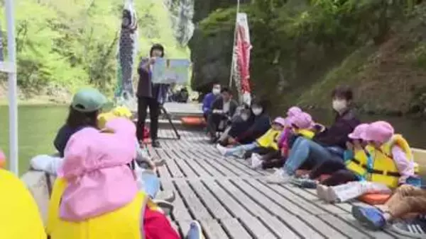 猊鼻渓で「登龍門祭り」　園児が将来の夢を叫ぶ　岩手県一関市