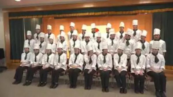 調理師を目指す学生にコック帽　盛岡市の専門学校で戴帽式　岩手県