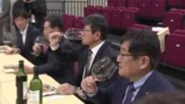 ダム貯蔵ワインお披露目会　花巻市の田瀬ダム　岩手県