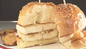 揚げ出し豆腐に旬のホヤも！地産地消にこだわるハンバーガー一筋のオーナーが作る至高の一品　岩手県大船渡市