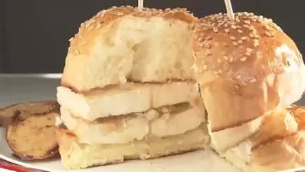 揚げ出し豆腐に旬のホヤも！地産地消にこだわるハンバーガー一筋のオーナーが作る至高の一品　岩手県大船渡市