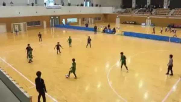 一関市でフットサル大会　小学生が熱戦　豪快なシュートに応援席からは大きな歓声　岩手県