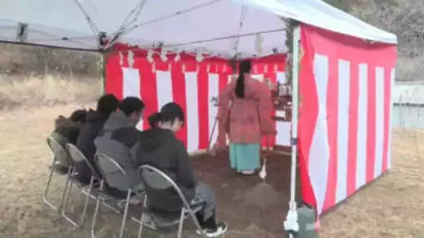 被災した住宅の再建へ地鎮祭　土砂崩れで安全性低下から別の地域での再建決断　大船渡山林火災から1年　岩手県