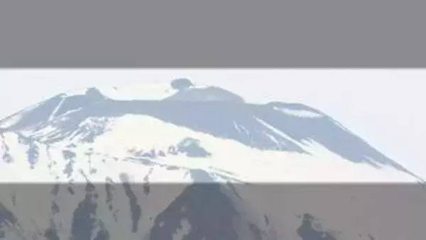 岩手山に“翼を広げたワシ”　春を告げる風物詩