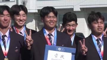 花巻東ナインが全校生徒に「日本一」を報告　国民スポーツ大会の高校野球硬式で初優勝　岩手県花巻市
