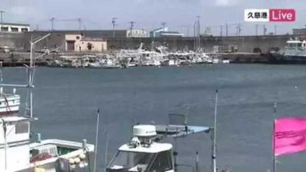 全国で最も高い津波観測の久慈港　一夜明け、養殖ギンザケ水揚げや定置網の補修作業　後発地震に備え　岩手県久慈市