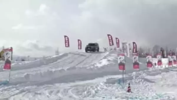 雪道・悪路に強い四輪駆動車を体感　雫石町のスキー場　岩手県