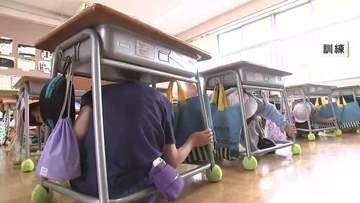 防災の日　小学校でシェイクアウト訓練　岩手県盛岡市