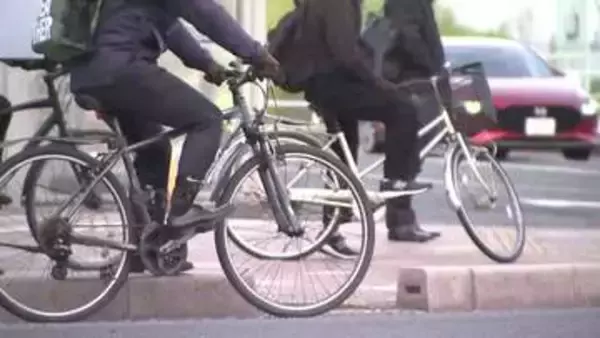 「信号無視」「携帯電話使用」で2人摘発　自転車“青切符”制度　岩手県内で初摘発