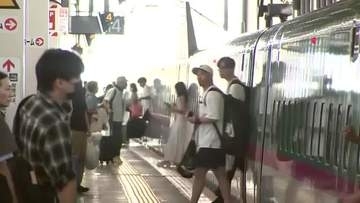 お盆帰省ラッシュピーク　ＪＲ盛岡駅混雑　岩手県盛岡市