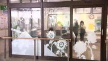 ＪＲ矢幅駅、新たな内装お披露目　地元の高校生がデザイン　岩手県矢巾町