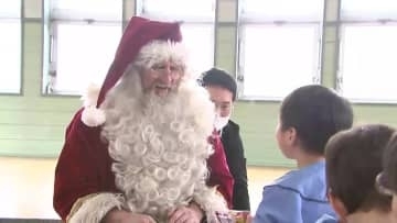 サンタクロースが園児と交流　フィンランドからメリークリスマス　岩手県盛岡市