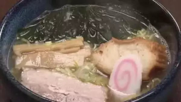 メニューは2つだけ！スープを吸った仙台麩が名物のラーメン店　岩手県盛岡市