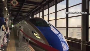 北陸～盛岡を結ぶ新幹線「つながる東北」号　岩手・盛岡駅で出迎え