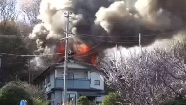 住宅1棟全焼　男性を病院搬送　複数の住宅に延焼　岩手県盛岡市