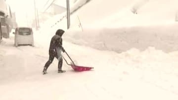 雪でＪＲ北上線が全線運転見合わせ、高速道も一部通行止め続く　西和賀町ではスノーバスターズ出動　岩手県