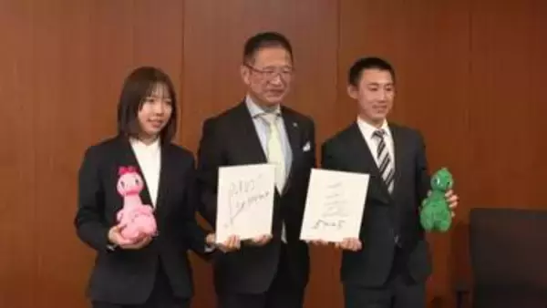 今月デビュー戦へ　三重県出身の新人ボートレーサー2人が市長を表敬訪問