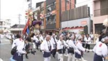 御木曳初式　外宮に御用材を運ぶ陸曳行われる