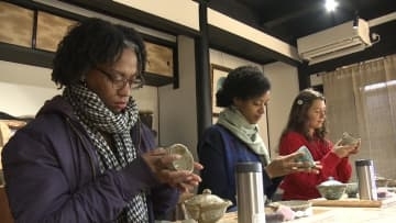 伊賀焼と日本茶で魅力発信　外国人向け体験ツアー実証実験