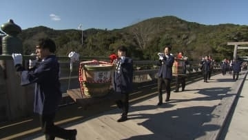 一年間の豊かな実りに感謝　伊勢醤油を奉納　三重・伊勢神宮