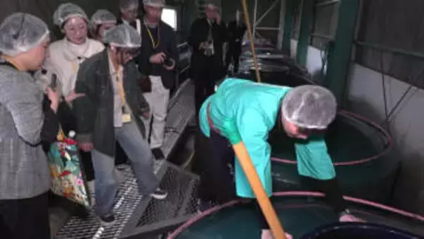 ベトナムやインドネシアなどの留学生が日本酒の奥深さ学ぶ