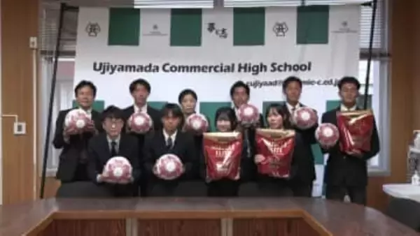 「僕たちの代で初戦を突破」　全国大会にのぞむ山商サッカー部にボールなど贈られる