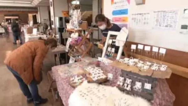 子どもたちがアイシングクッキーなどに挑戦　高齢者の在宅複合型施設でマルシェ　三重・津市