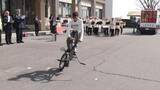 「春の交通安全運動出発式　BMX世界1位の高校生が演技披露」の画像1