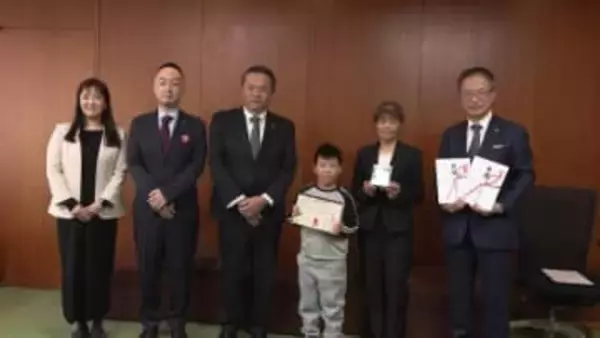 「笑顔があふれるよう」　保育園などにクレヨンなどの文具を贈る