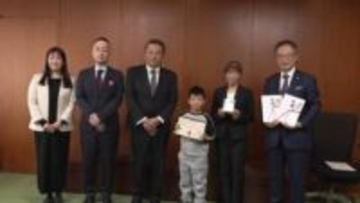 「笑顔があふれるよう」　保育園などにクレヨンなどの文具を贈る