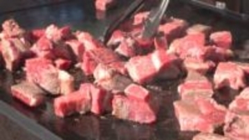 松阪肉サイコロステーキが大人気　恒例の秋祭り　親子連れでにぎわう