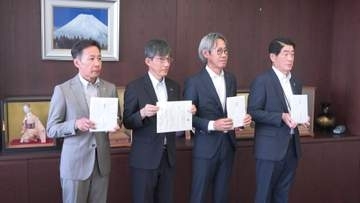 熊本地震の被災地へ義援金300万円　トヨタカローラ三重グループ3社