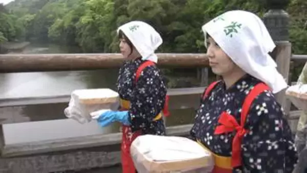 かすりの着物姿の茶娘も参加　伊勢茶の新茶を伊勢神宮に奉納