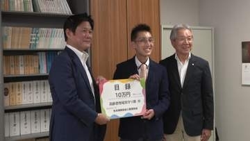 紀宝町の見守り隊に寄付金10万円　生保協会三重県協会