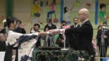 「新しい未来へ」一足早く公立小学校で卒業式