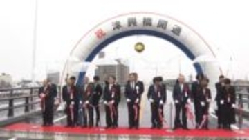 両側に歩道を整備　22日から開通　津興橋で渡り初め式　三重・津市