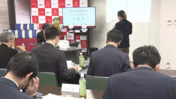 中古車販売業や古着屋など8人が具体的な事業計画発表　「創業カレッジ」卒業式