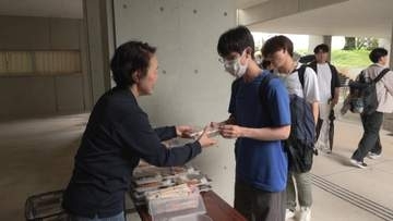 弁当を大学生に無料配布　「物価高」で学生支援