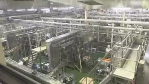小中学生がヤマモリ松阪工場を見学　レトルト食品の製造工程や衛生管理学ぶ