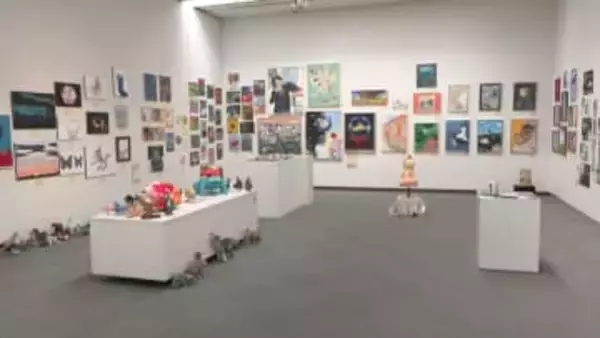 絵画や陶芸など　中高生の制作した作品集め　「私学展」18日まで