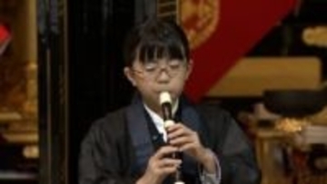 リコーダー日本一の小6・服部和さん　自宅の寺で音色響かせる