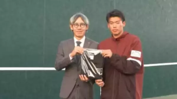 テニス全国大会出場校にウエア寄贈