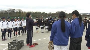 三重ヴェルデウィン選手らが講師　中高生がソフトボールの投げ方・守備学ぶ