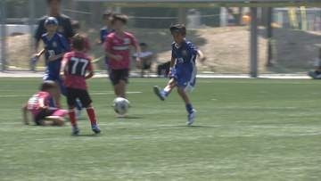 四日市工業高校サッカー部員も運営協力　リョーケンカップ三重北勢さわやか少年サッカー大会