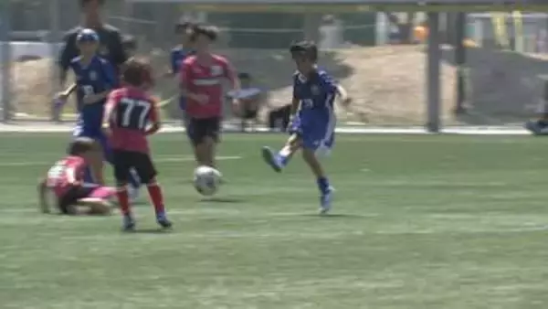 四日市工業高校サッカー部員も運営協力　リョーケンカップ三重北勢さわやか少年サッカー大会
