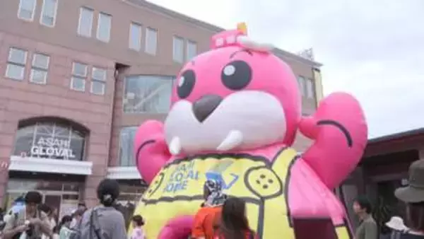 菓子まきや三重高校ダンス部のショーも　創業50周年のアサヒグローバルホームが恒例の夏祭り