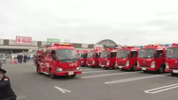 元消防士の芸人・青木マッチョさんが一日消防長　家族で消防フェア