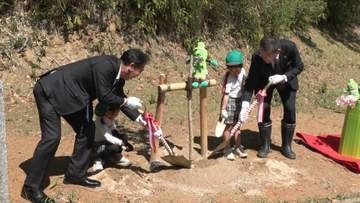桜を未来へ　園児参加の植樹式