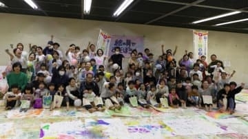 全身で絵を描く　親子向けアートイベント　三重・津市