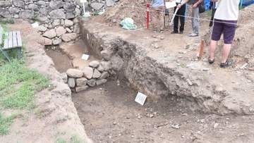 江戸時代の絵図どおりに「犬走り」確認　津城跡で現地説明会